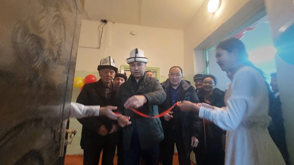 К.Саалиев атындагы жалпы орто билим берүү мектебинде актовый залдын ачылышы болуп өттү.